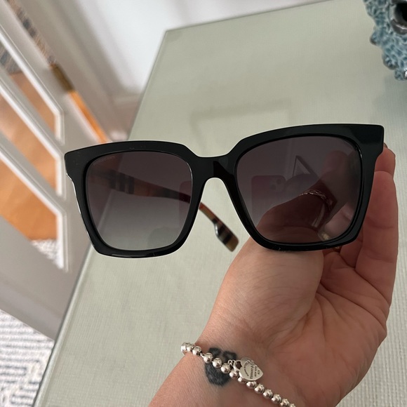 Burberry Sunglasses - Picture 6 of 9